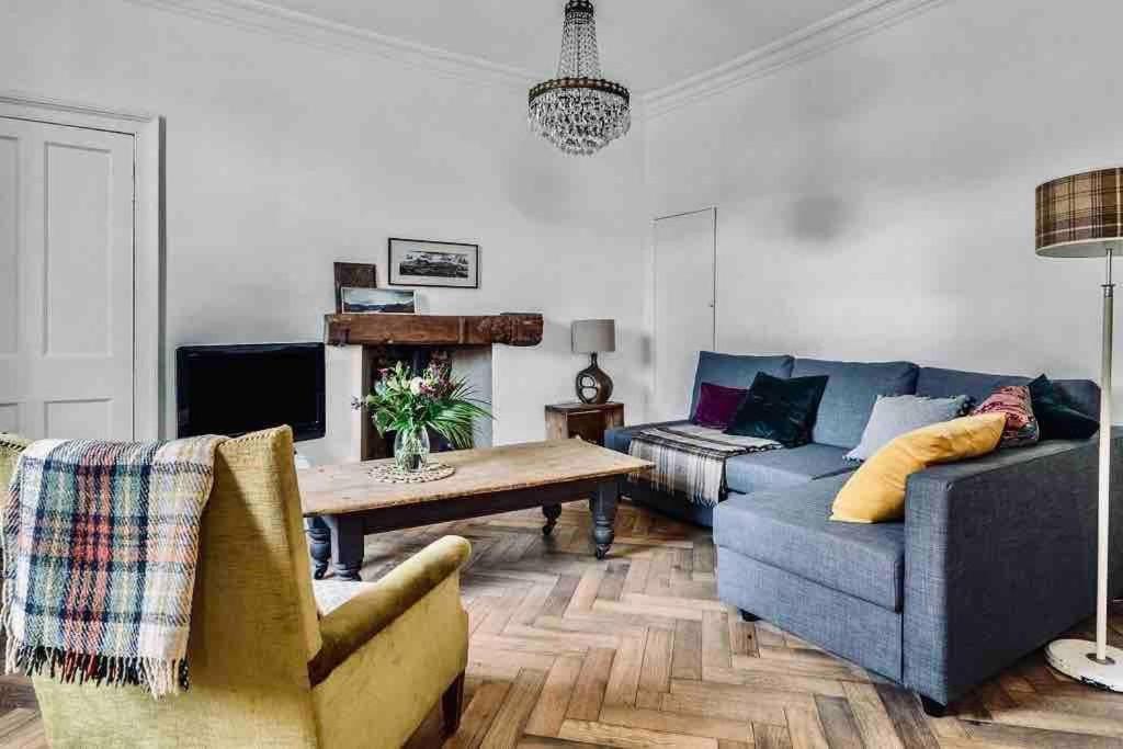 Stylish Georgian Garden + Secure Parking Apartment