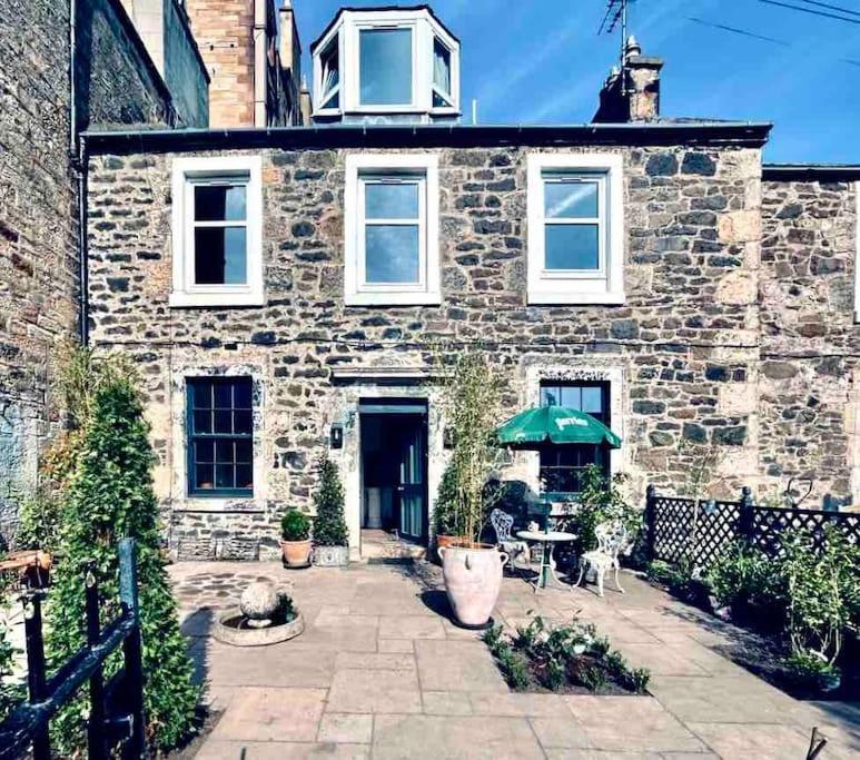 Stylish Georgian Garden + Secure Parking *