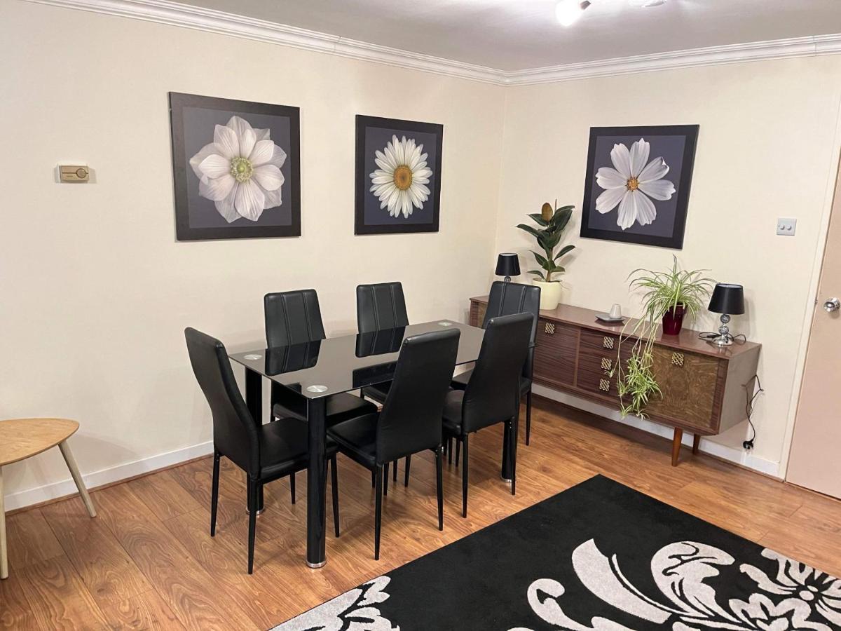 Spacious 2 Bedroom Apt - Centre Apartment
