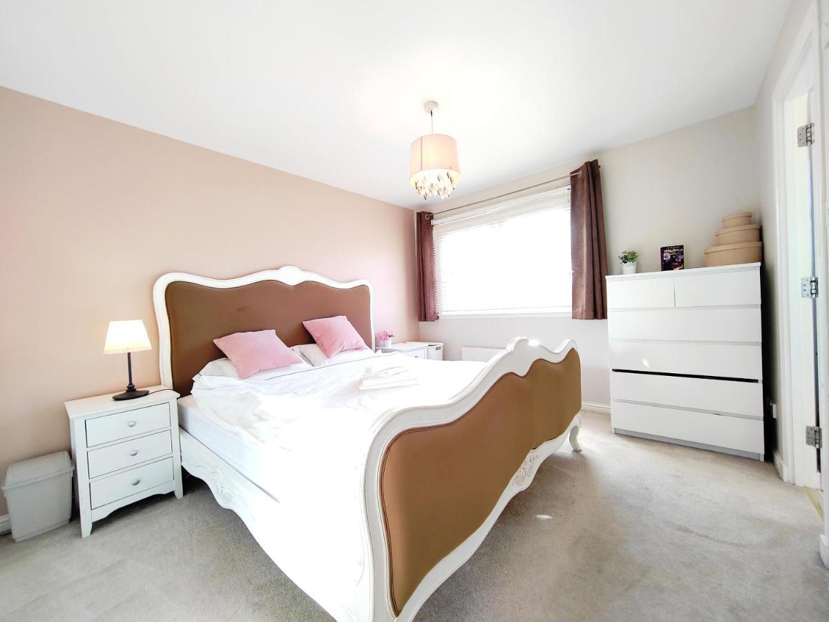 Modern And Spacious Double&king Bedrooms Both With Private Bathrooms Homestay Edinburgh