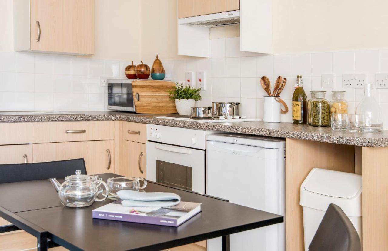 Bright And Ensuite Bedrooms At Mcdonald Road In Edinburgh