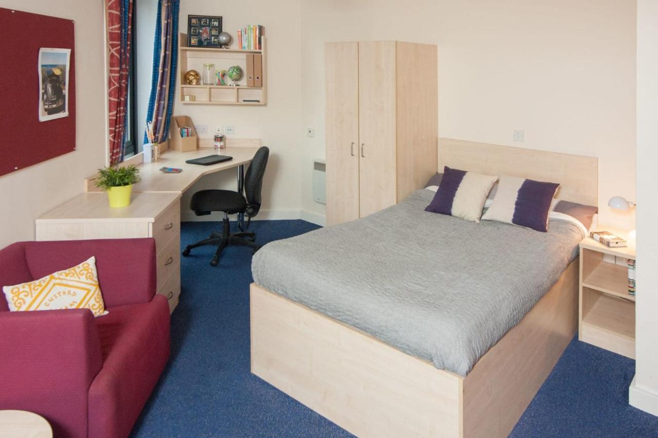 Bright And Ensuite Bedrooms At Mcdonald Road In Apartment Edinburgh
