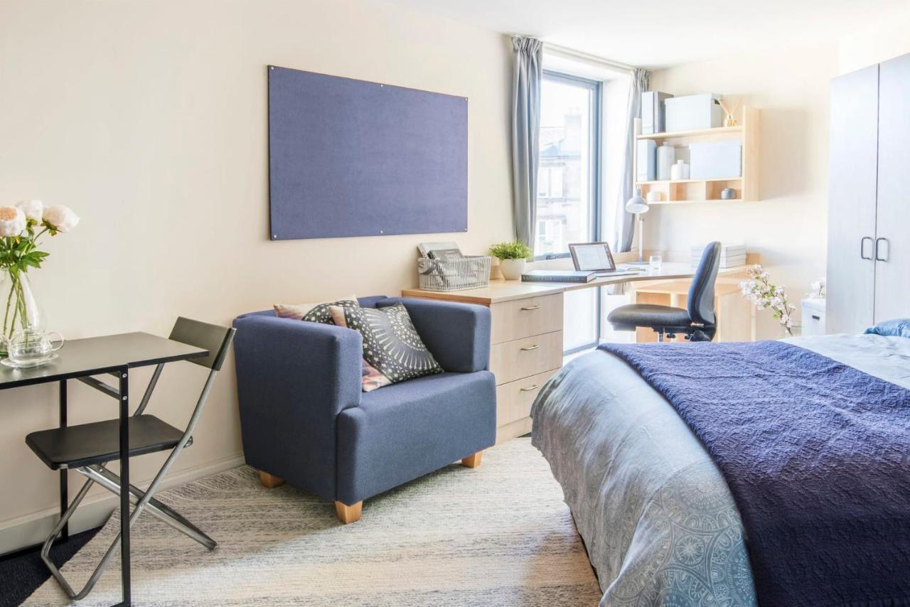 Bright And Ensuite Bedrooms At Mcdonald Road In Edinburgh