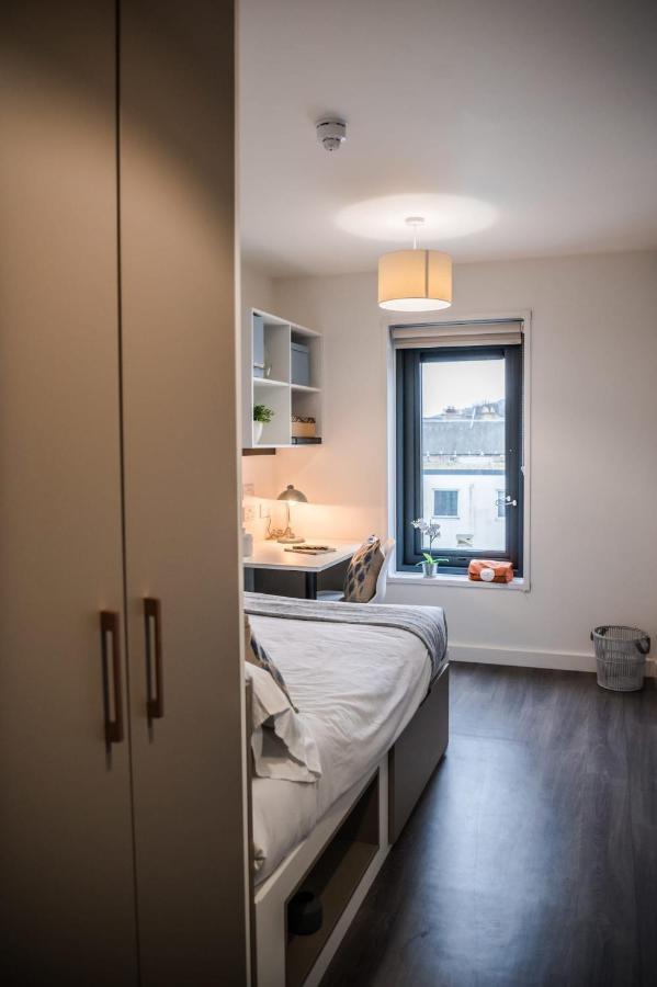 Bright And Ensuite Bedrooms At Mcdonald Road In Apartment