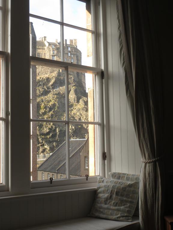 Old Town Apartment *