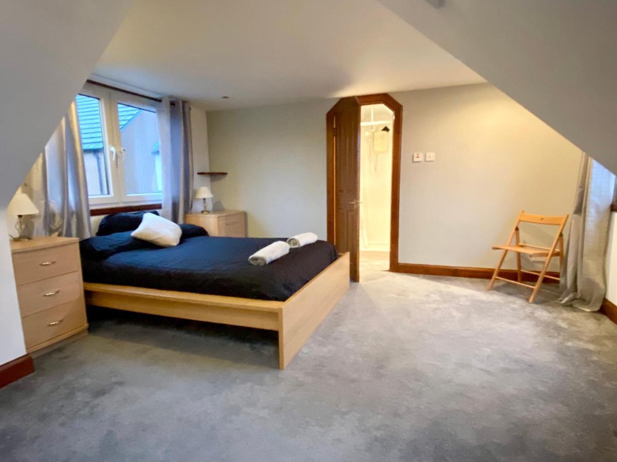 Cosy With Free Parking Close To Airport * Edinburgh