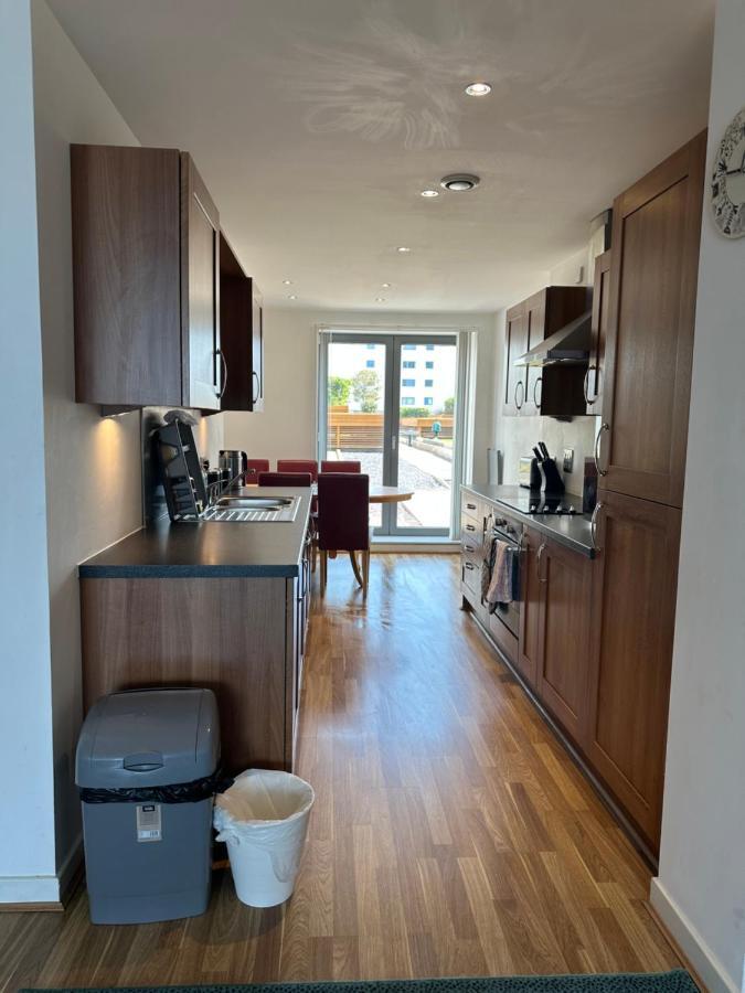 Stunning Waterfront Western Harbour Apartment