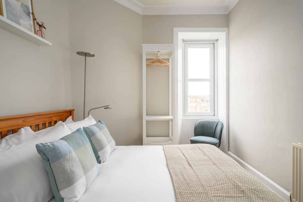 2br New Town Castle View Apartment *
