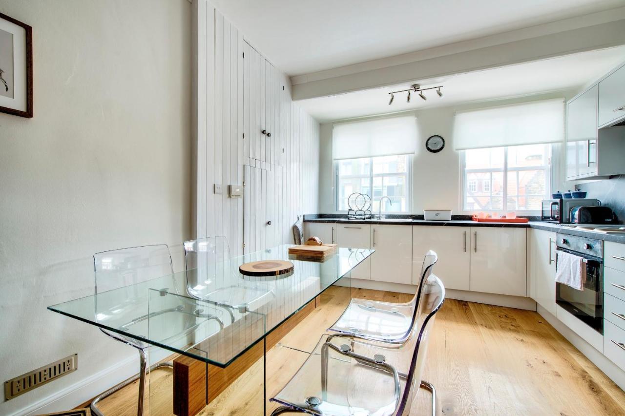 Pass The Keys Modern 3 Bed Flat On The Historic Royal Mile EDI