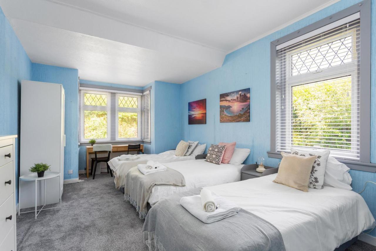 Ferienhaus Lovely 3bed House-private Parking