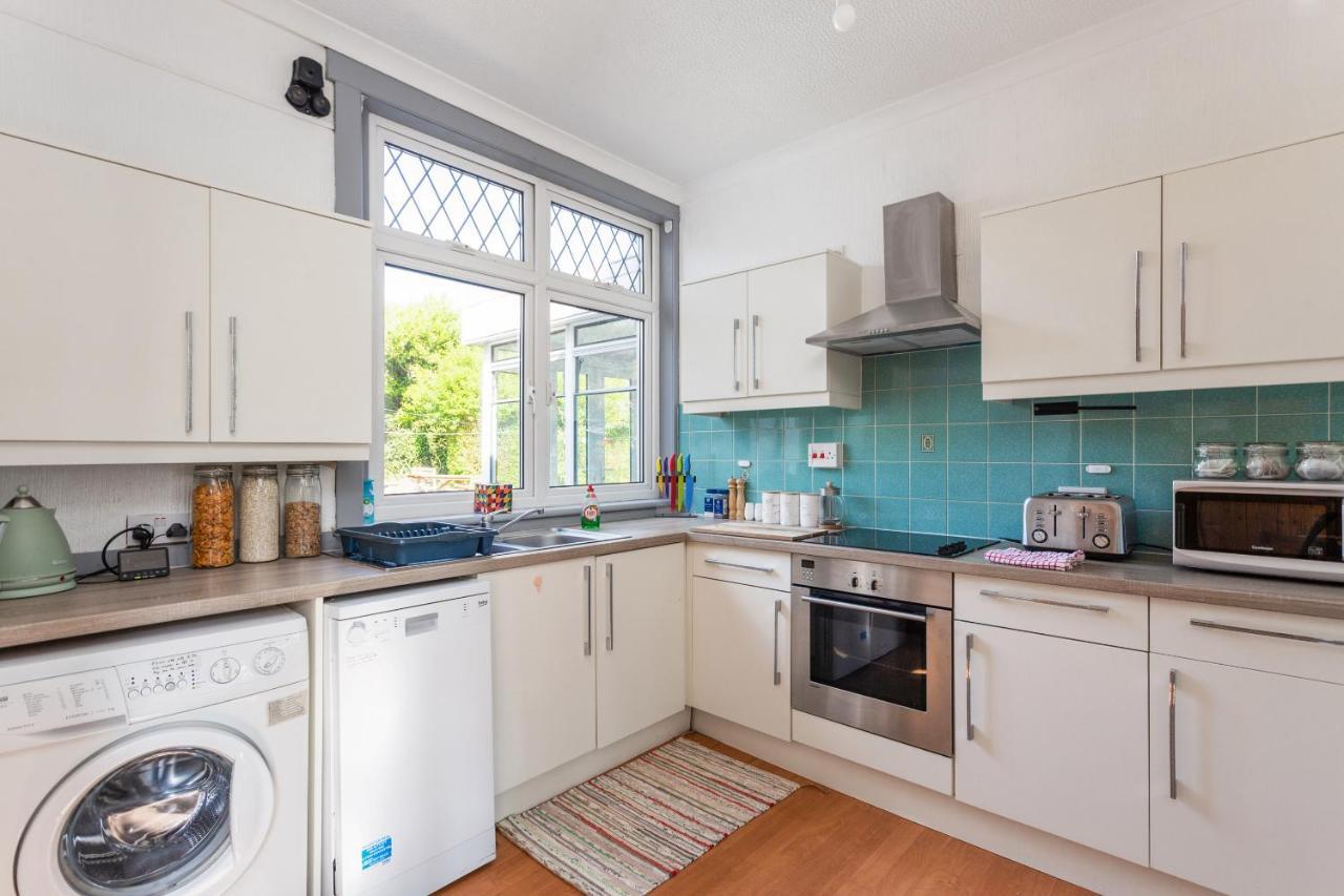 Ferienhaus Lovely 3bed House-private Parking EDI