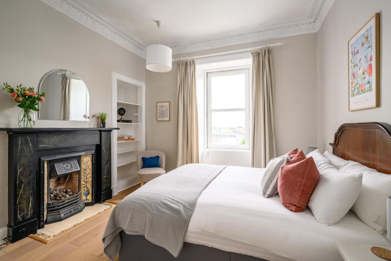 2br New Town Castle View Edinburgh