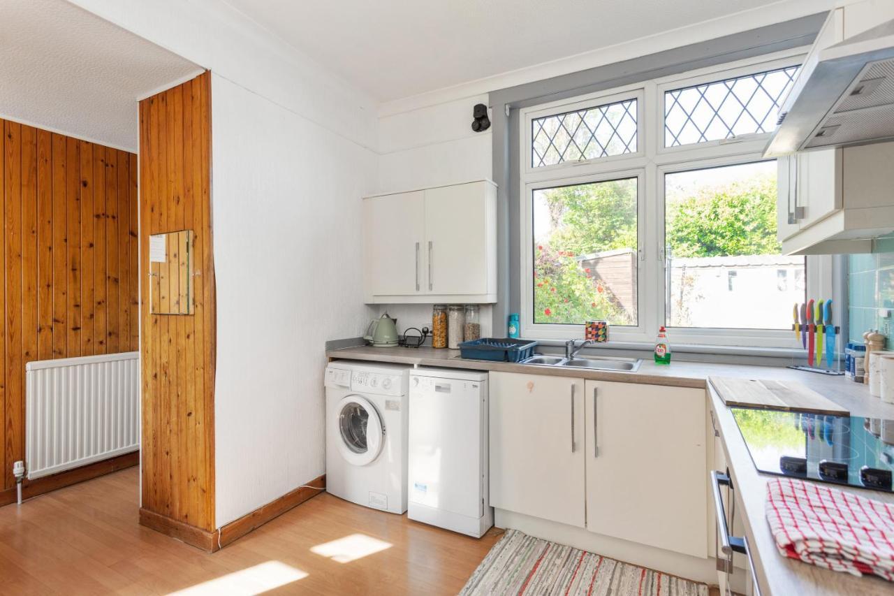 Lovely 3bed House-private Parking EDI