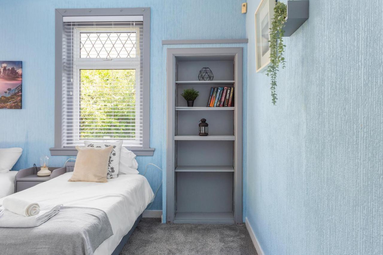 Lovely 3bed House-private Parking Ferienhaus *