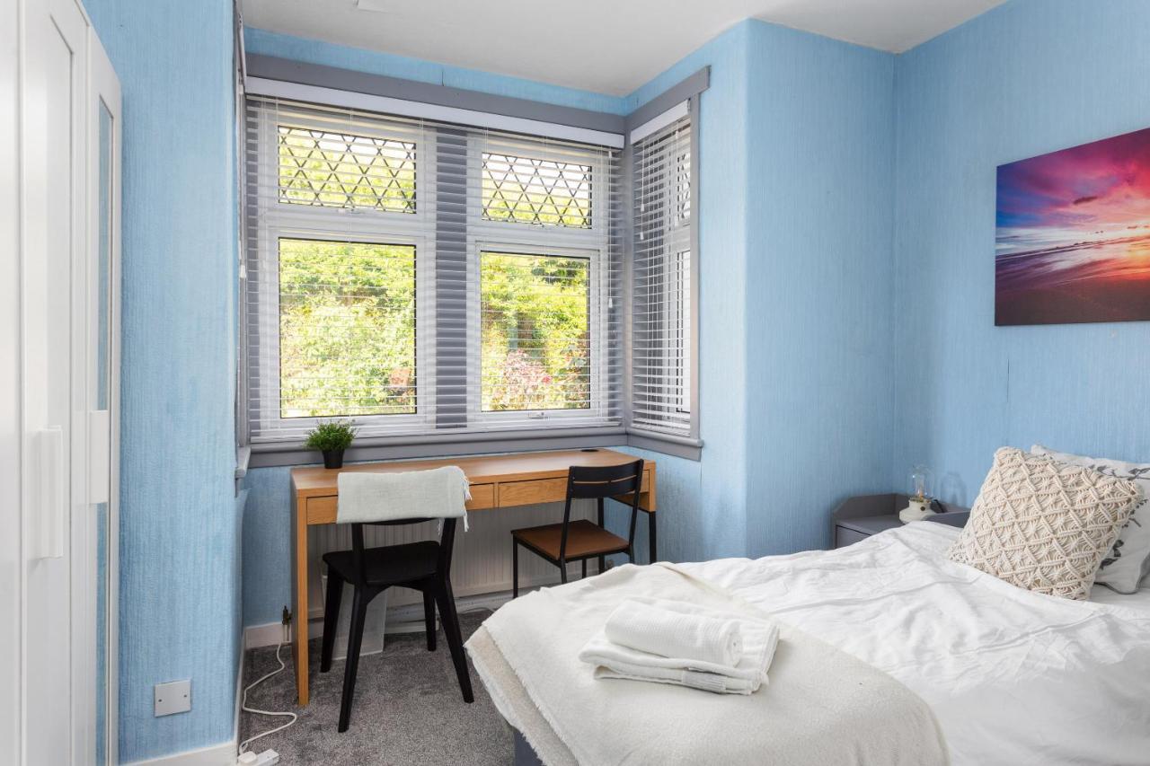 Lovely 3bed House-private Parking Ferienhaus *