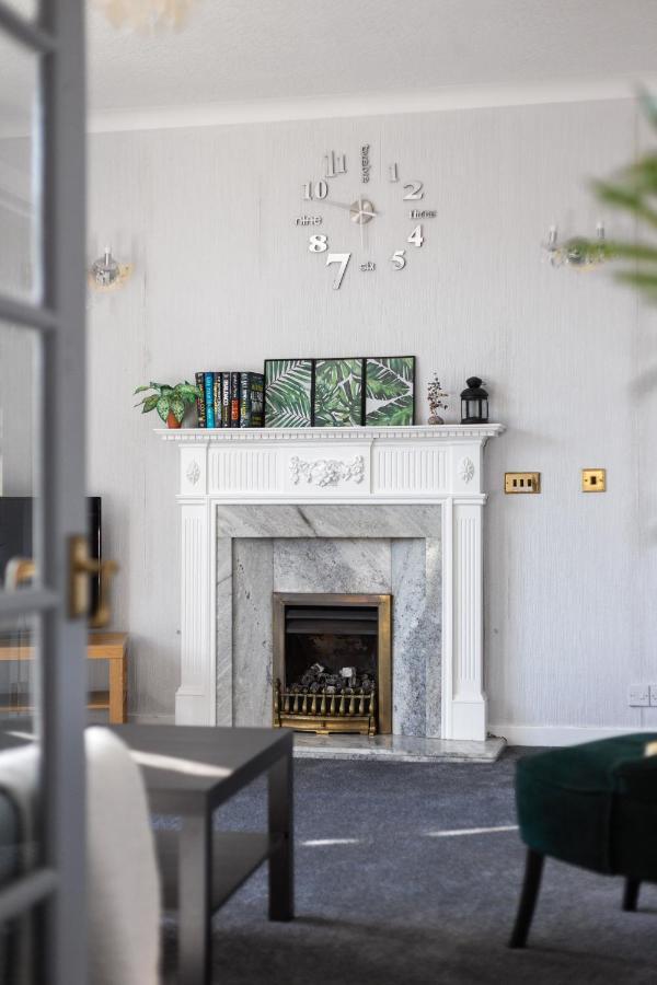 Lovely 3bed House-private Parking *