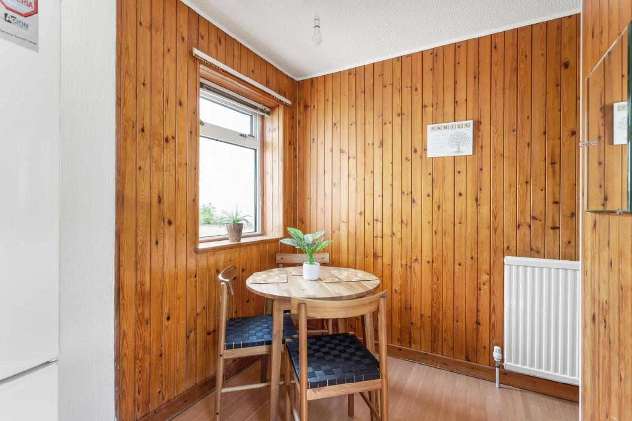 Lovely 3bed House-private Parking Ferienhaus *