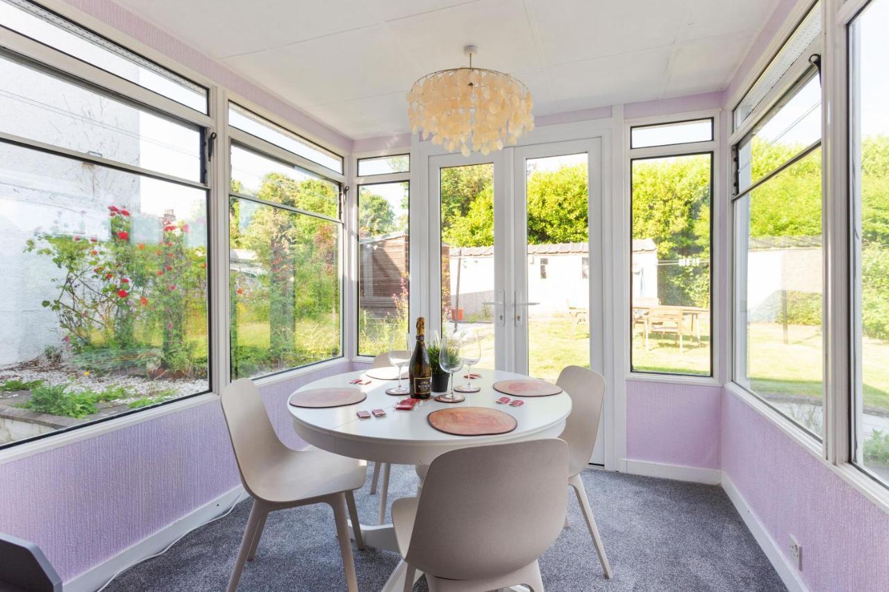 Lovely 3bed House-private Parking Ferienhaus EDI