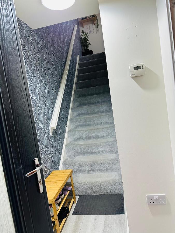 Modern 3 Bed With Free Parking And Garden Close To Center And Airport EDI