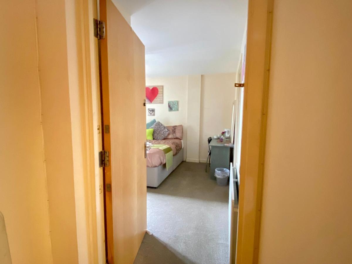 Lovely Double With Private Bathroom And Double With Shared Toilet & Parking Free * EDI