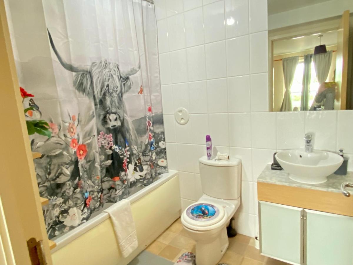 Privatunterkunft Lovely Double With Private Bathroom And Double With Shared Toilet & Parking Free