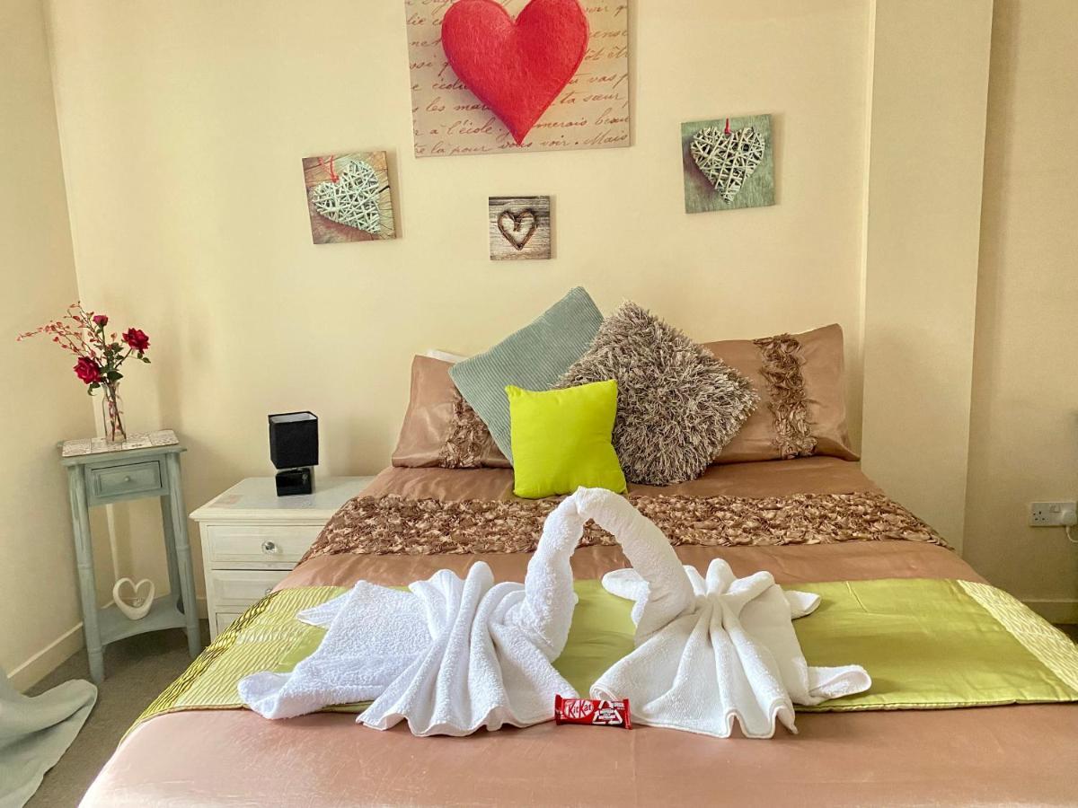 Lovely Double With Private Bathroom And Double With Shared Toilet & Parking Free * EDI