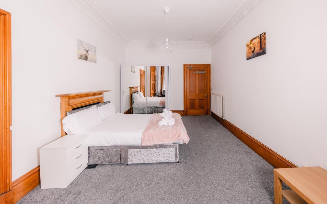 Specious Retreat With Famous Park Views Apartment