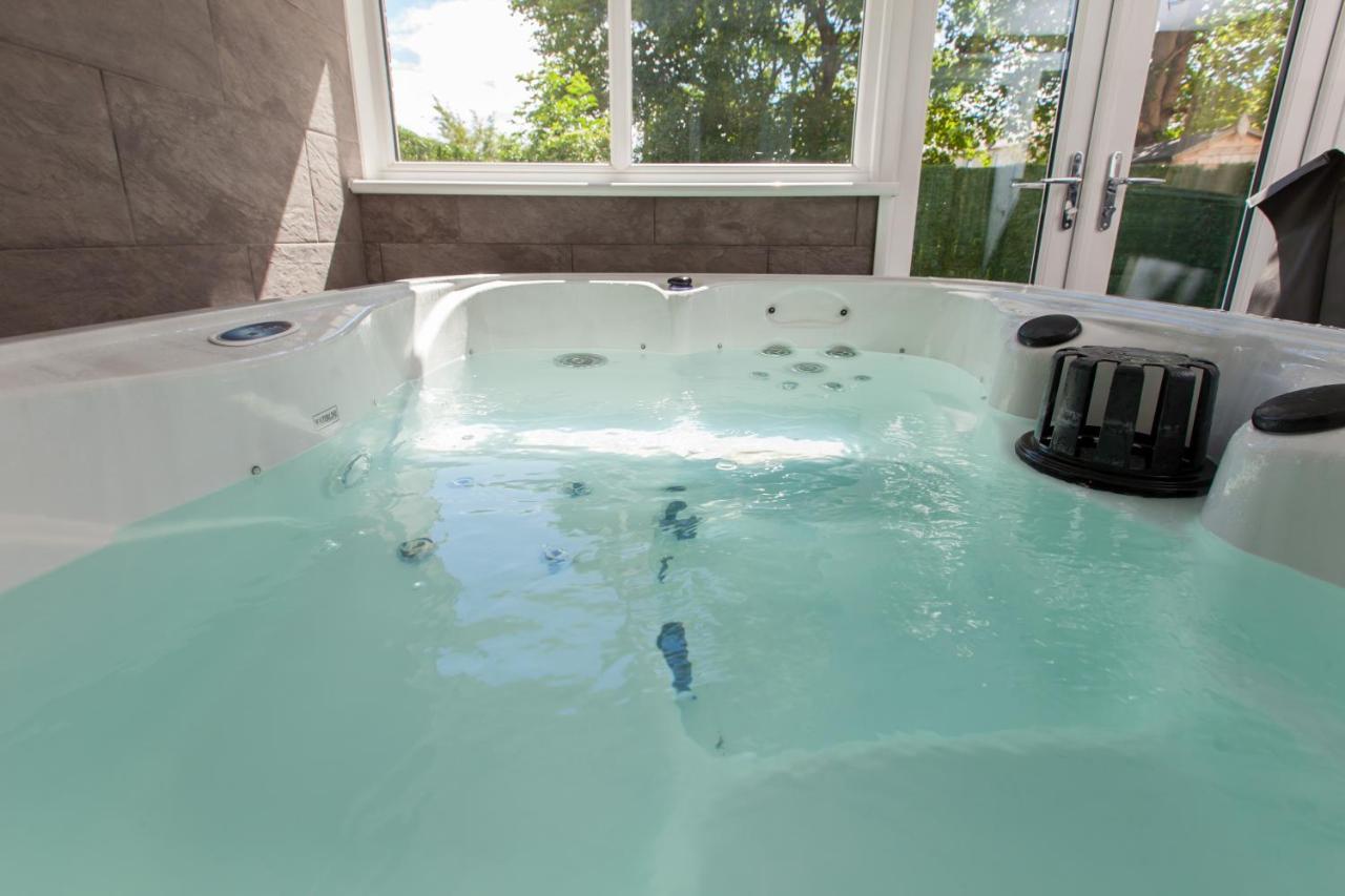 Luxury Arthur Seat Viewtownhouse With A Hot Tub Apartment *