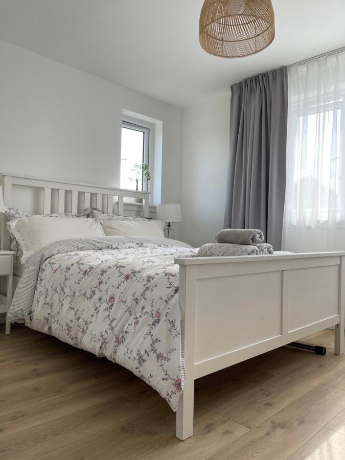 4 Bedrooms House With Garden Holiday home *