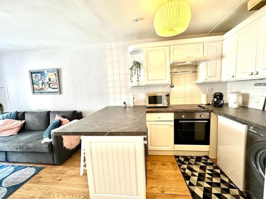 Centre Hidden Hideout For 2 Apartment