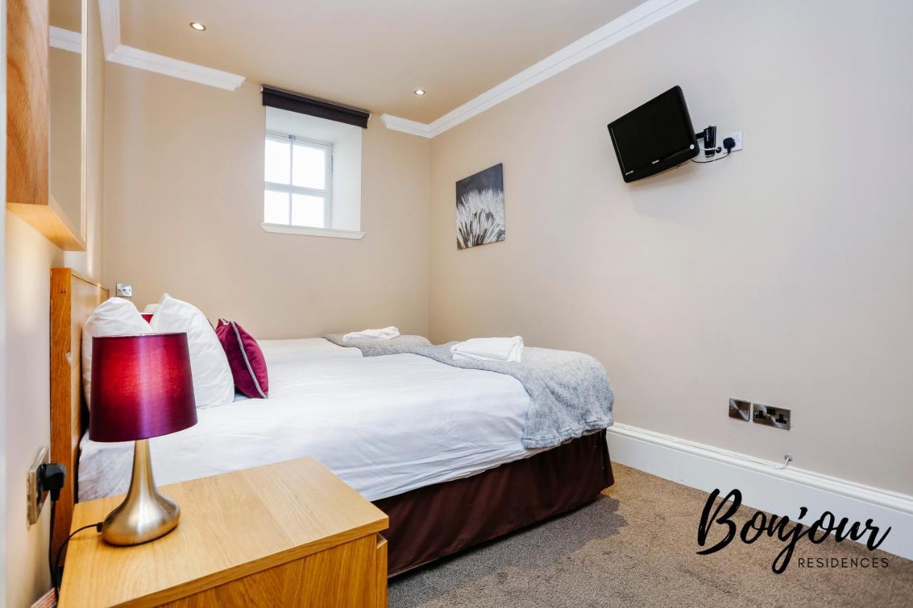 Montmartre Suite: New Town With Parking & Patio * Edinburgh