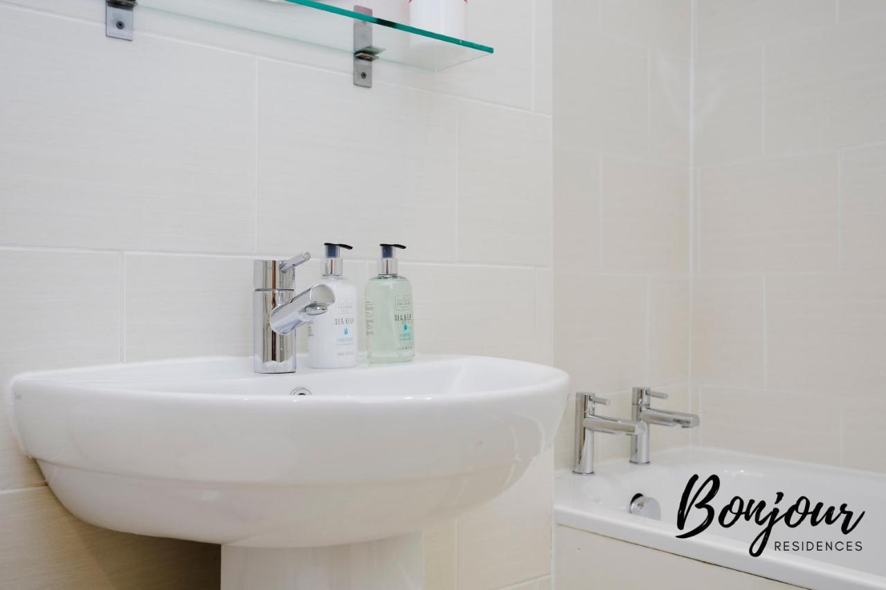 Montmartre Suite: New Town With Parking & Patio Apartment *