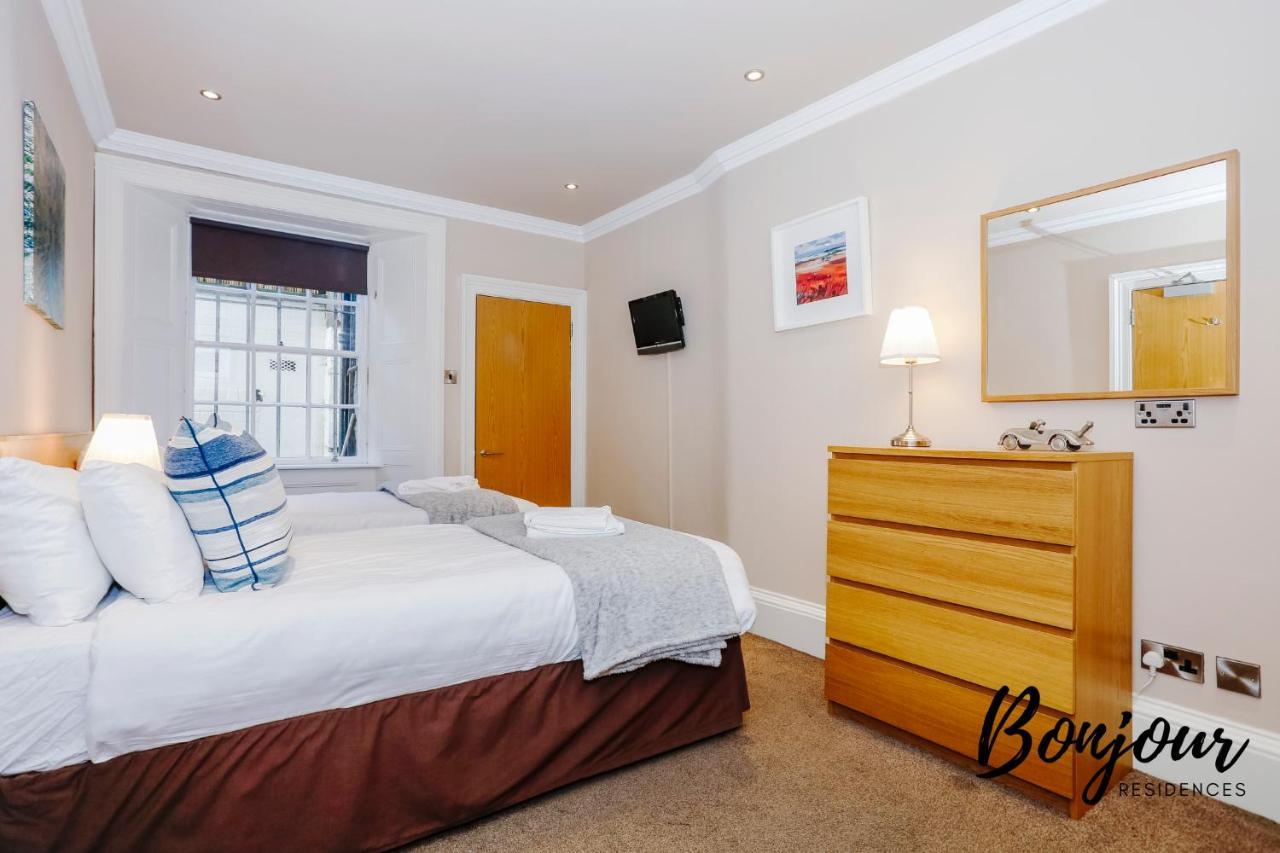 Apartment Montmartre Suite: New Town With Parking & Patio