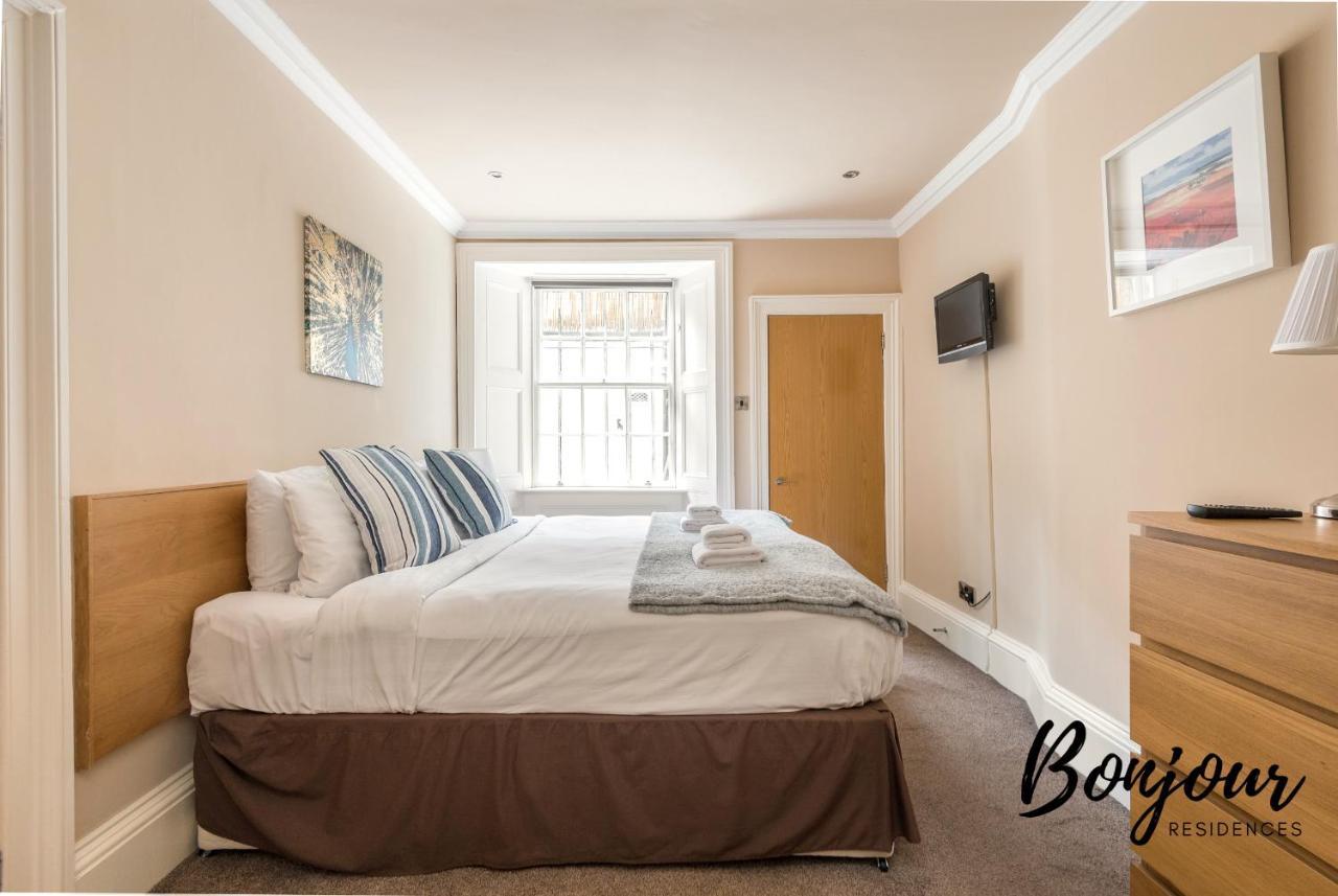 Montmartre Suite: New Town With Parking & Patio * Edinburgh