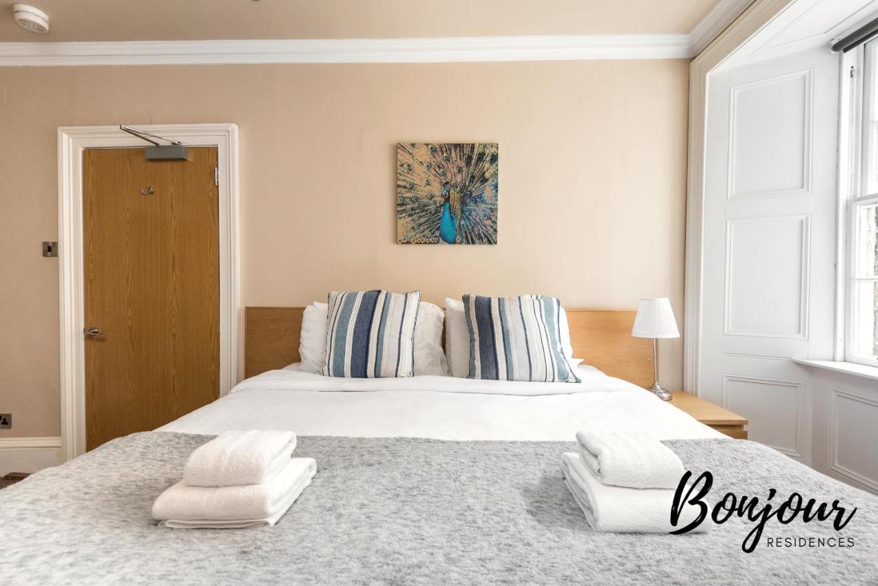 Montmartre Suite: New Town With Parking & Patio Apartment *