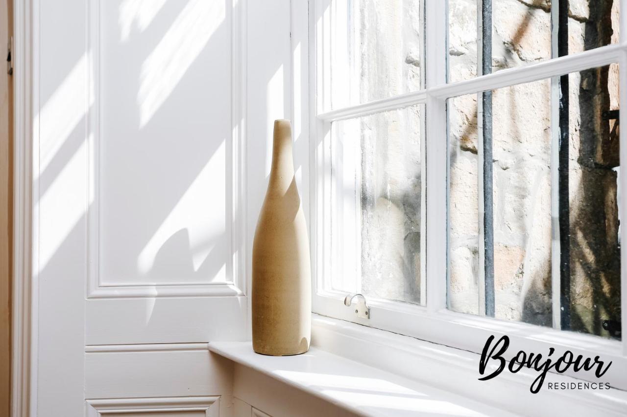 Montmartre Suite: New Town With Parking & Patio Apartment Edinburgh