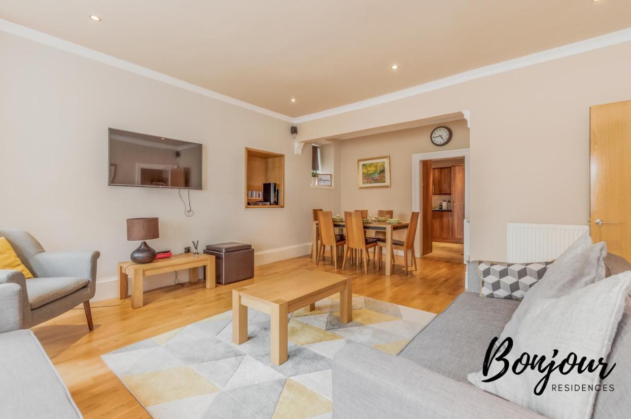 Montmartre Suite: New Town With Parking & Patio