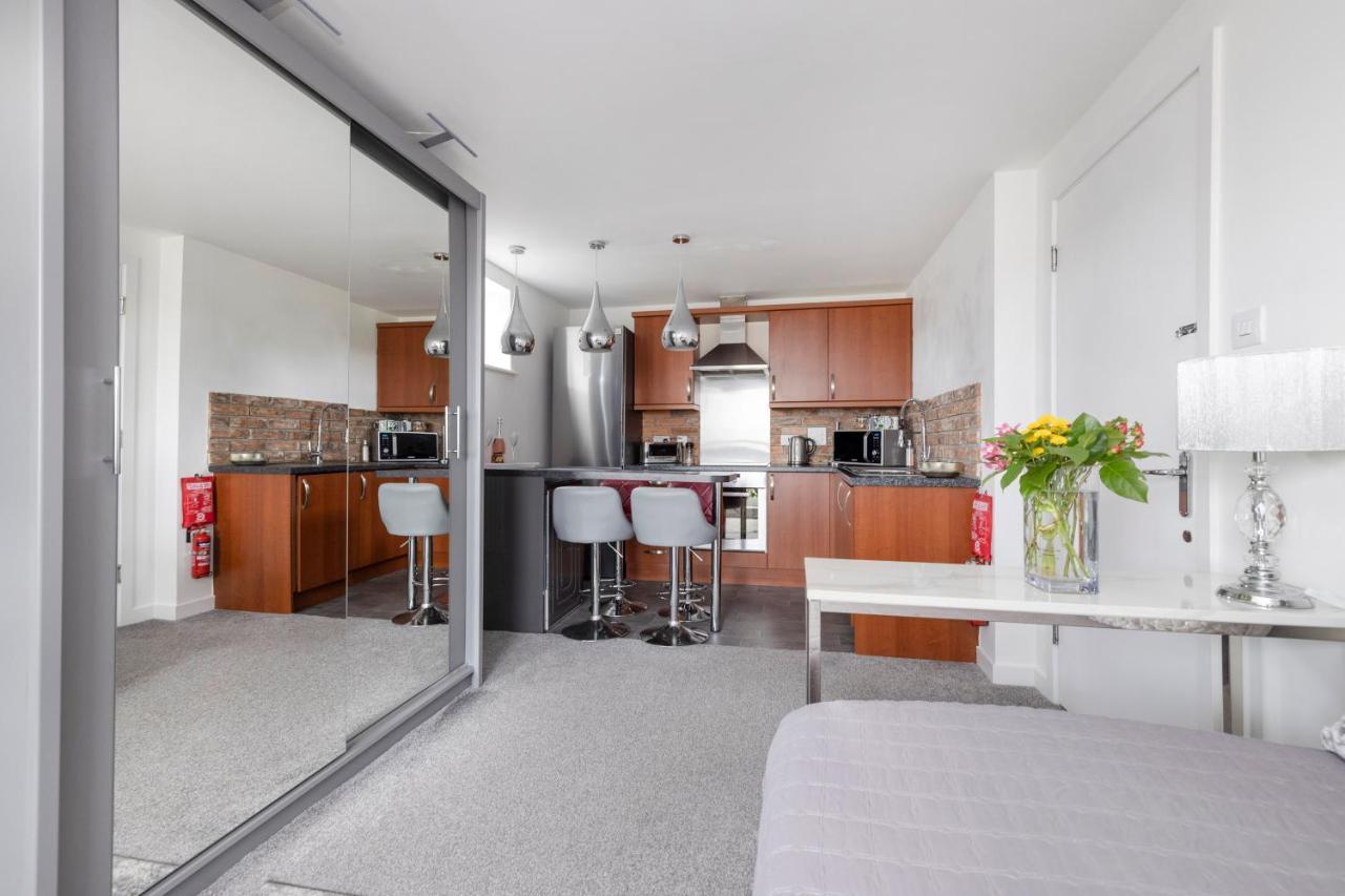 Joivy Elegant Flat With Balcony Edinburgh