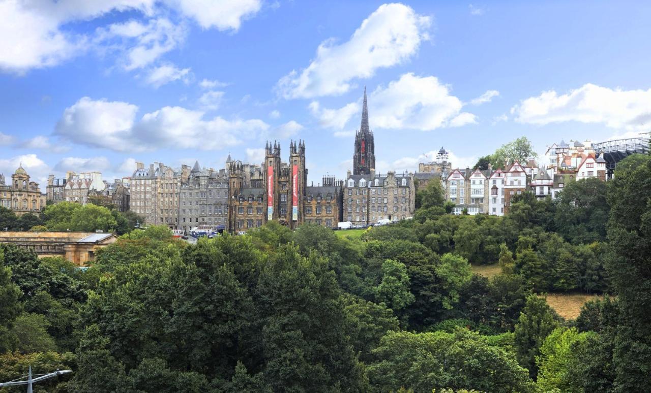 Deluxe 3-bedroom On Princes Street Overlooking Castle Apartment
