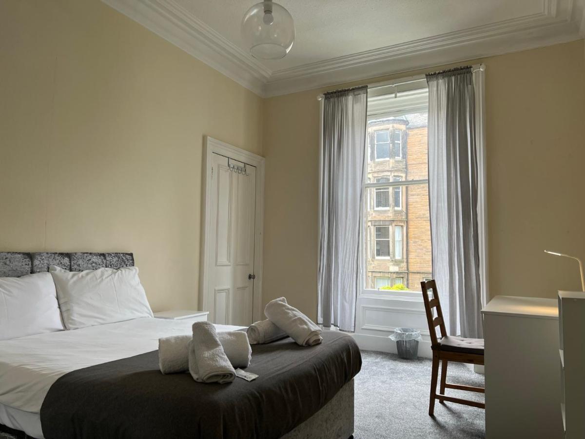 Specious Retreat With Famous Park Views Apartment