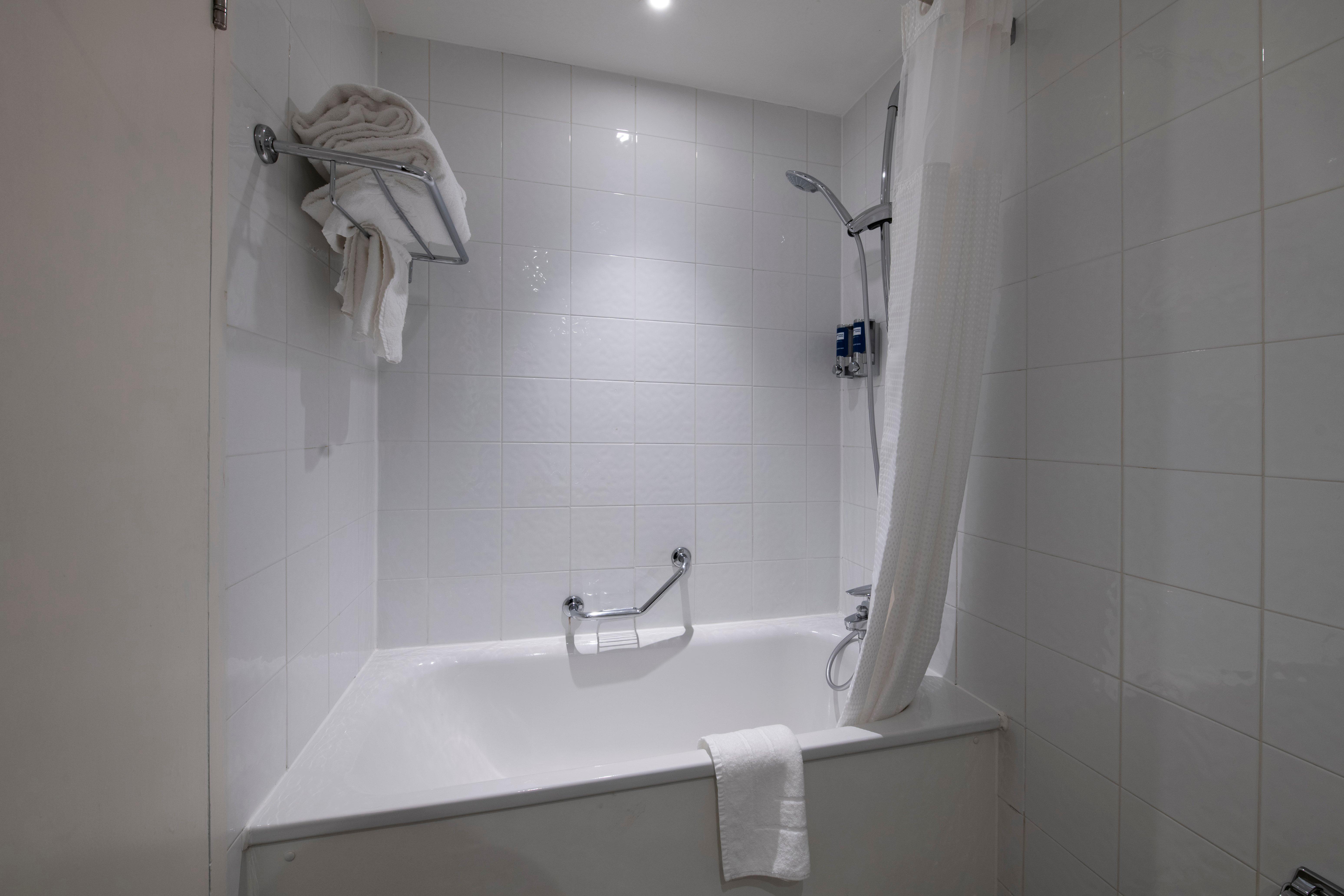 Holiday Express City West By Ihg Hotel 3*