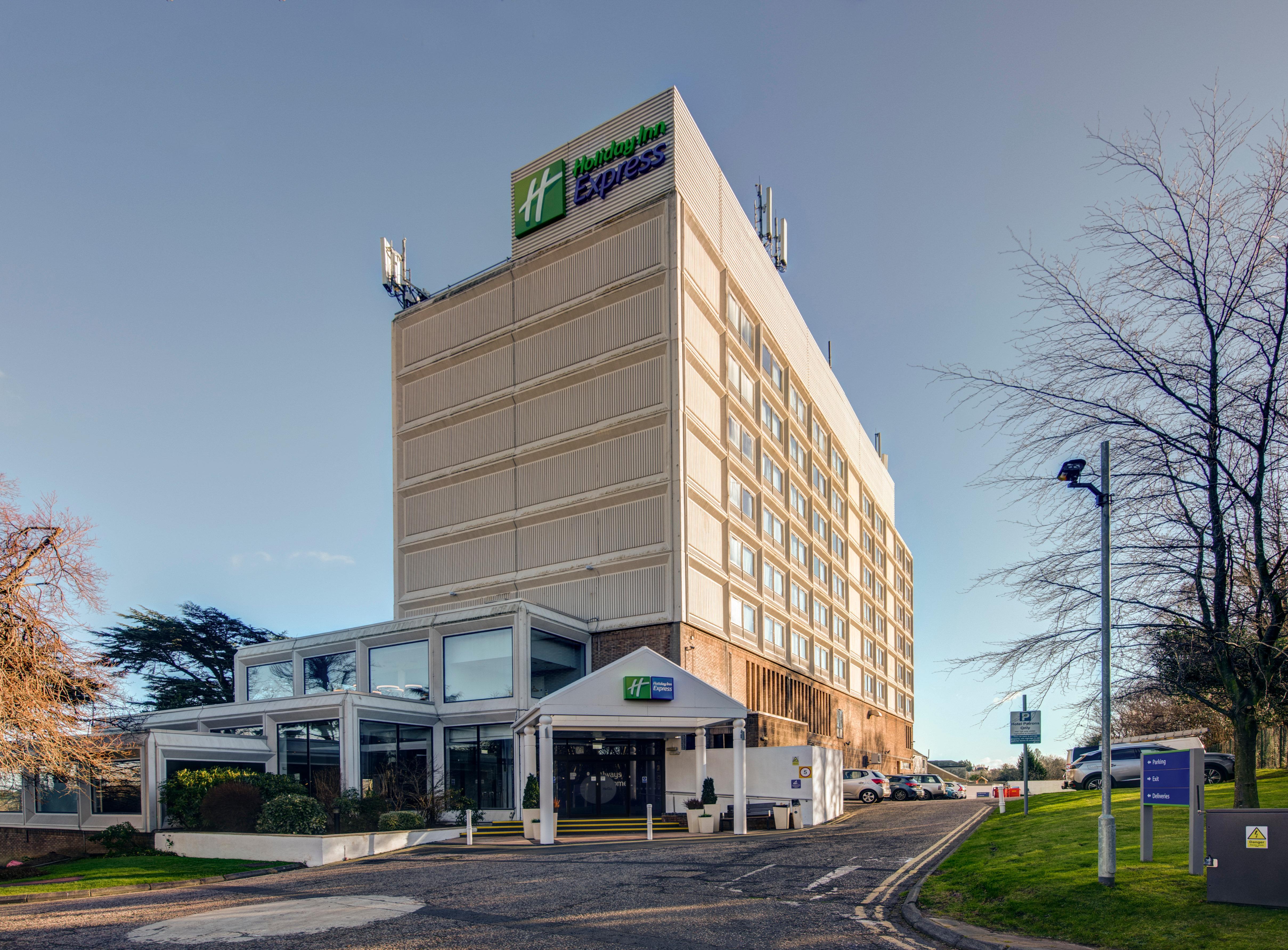 Holiday Express City West By Ihg Hotel 3*
