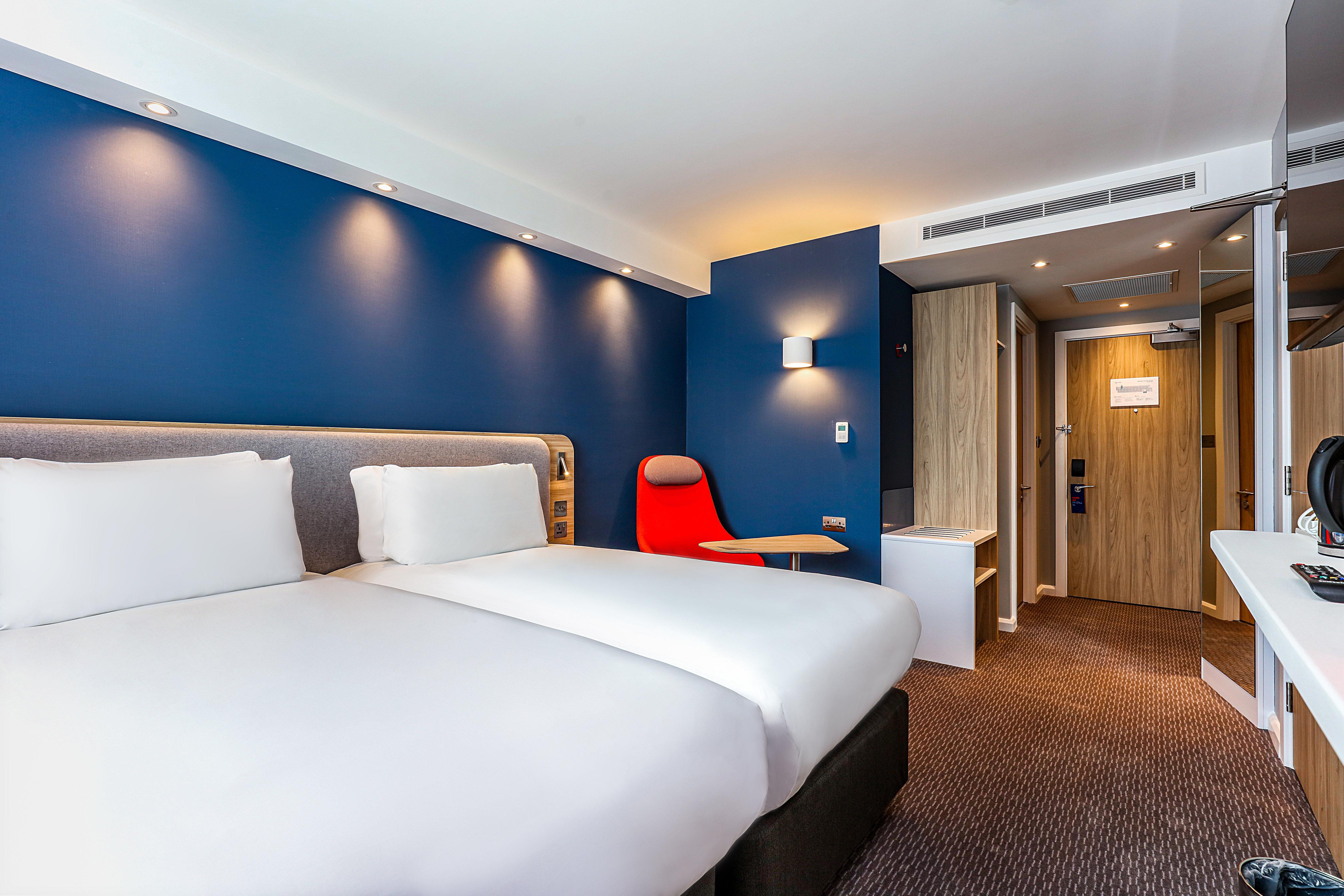 Holiday Express City West By Ihg Hotel Edinburgh