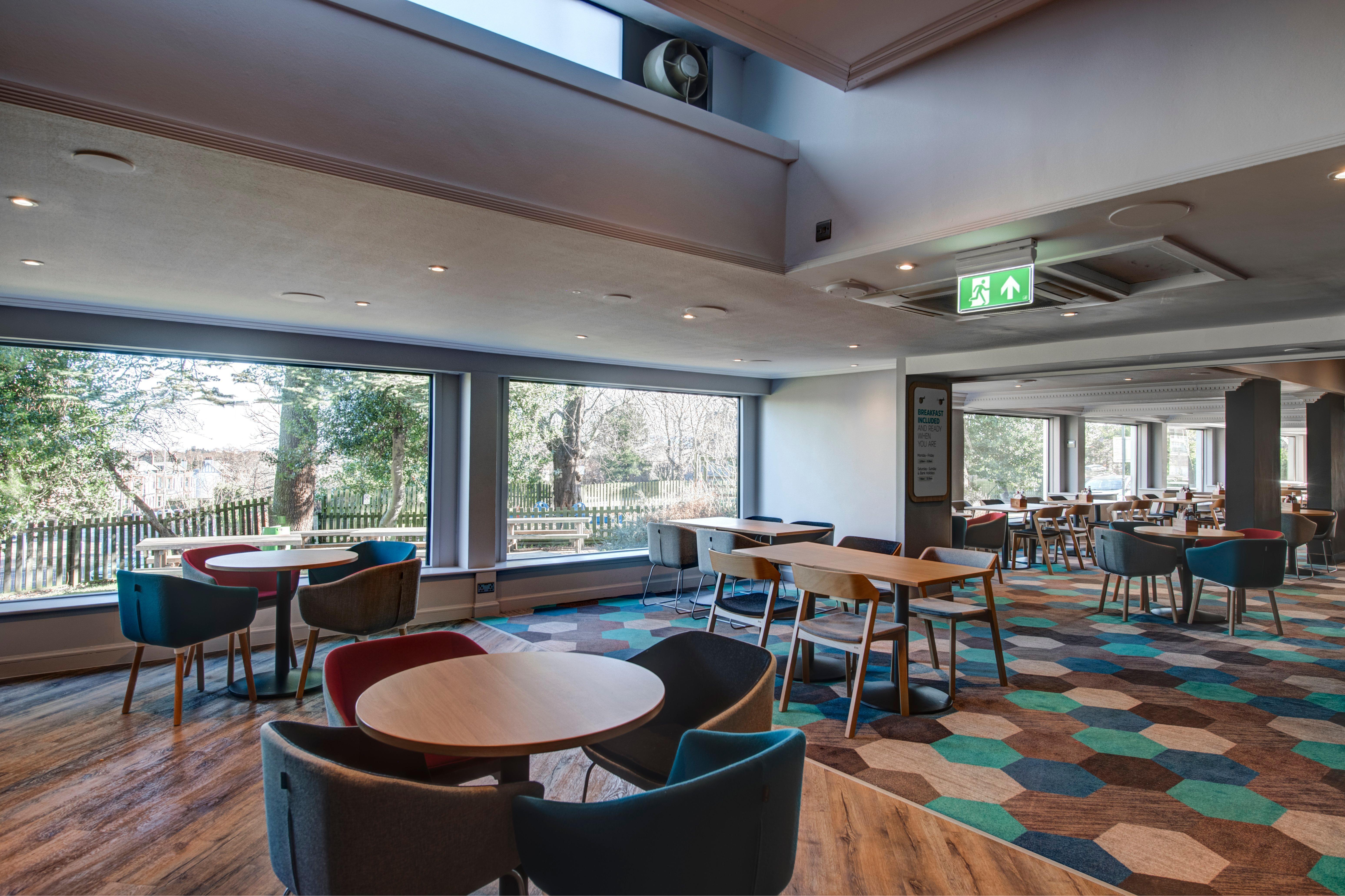 Holiday Express City West By Ihg Hotel 3*