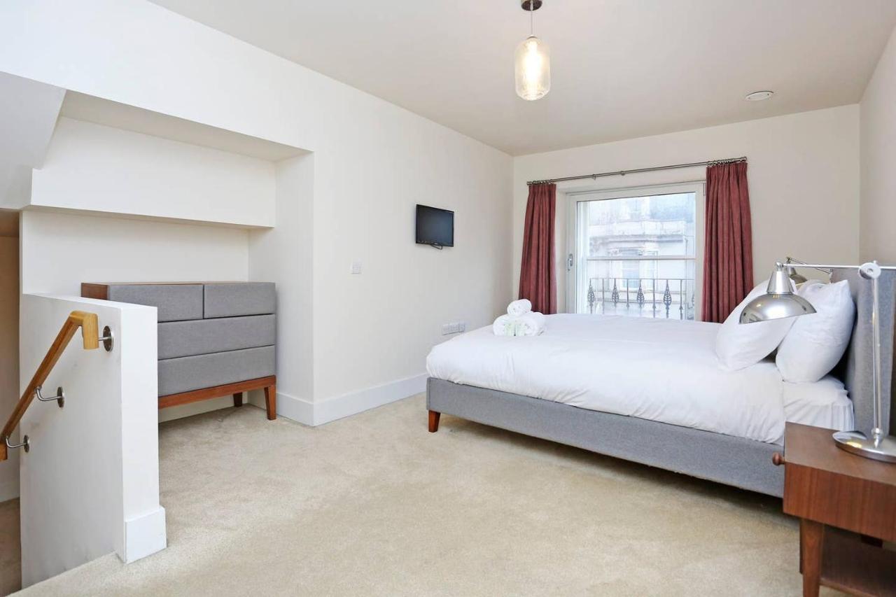 Stunning West End Hub Apartment *