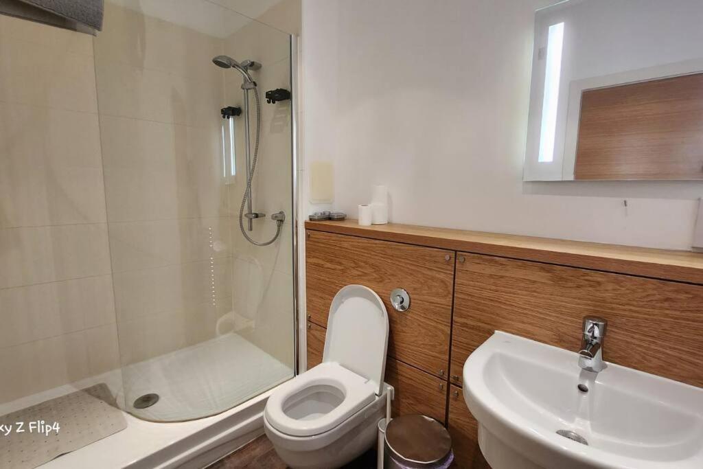 Apartment Spacious 2 Bedroom *