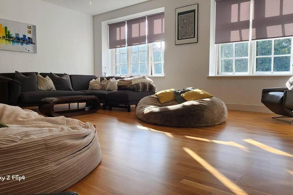 Apartment Spacious 2 Bedroom *