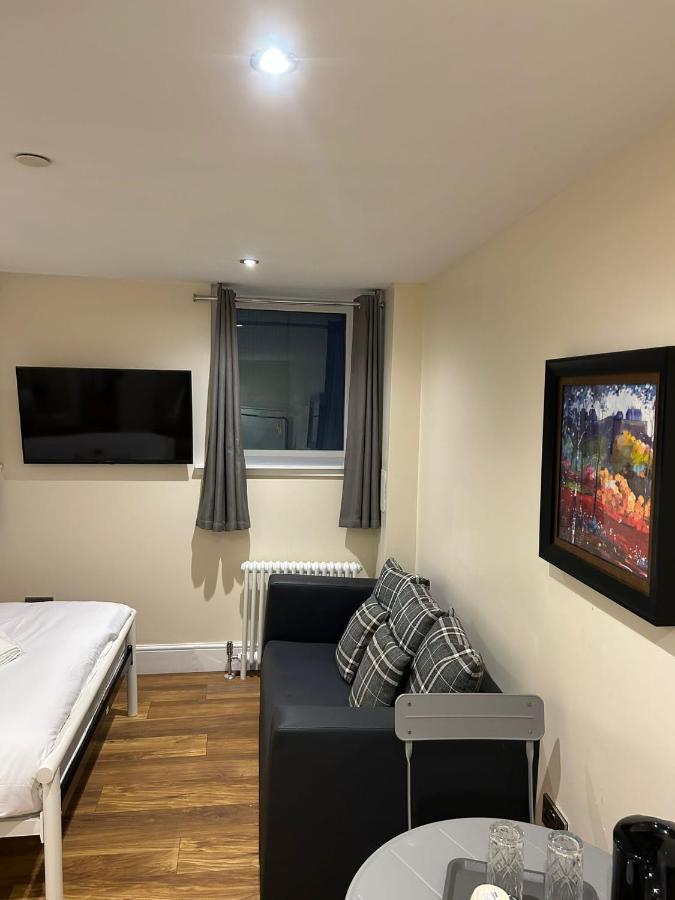 Modern Double With Sofa * Edinburgh