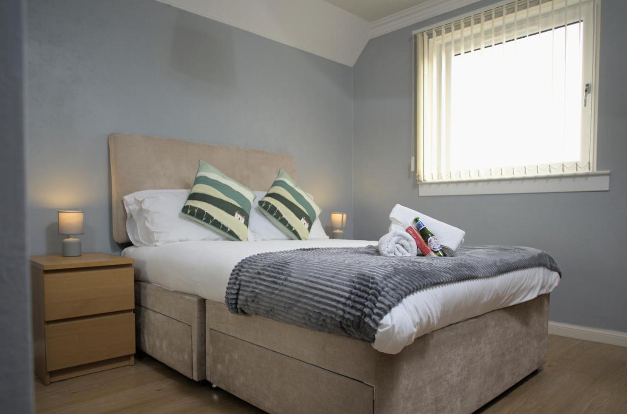 Modern 2-bed Haven, Free Parking Apartment EDI
