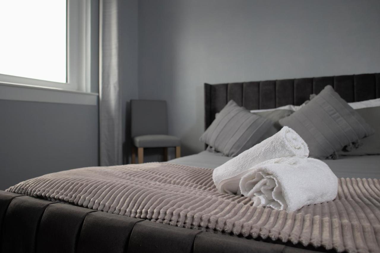 Modern 2-bed Haven, Free Parking Apartment *
